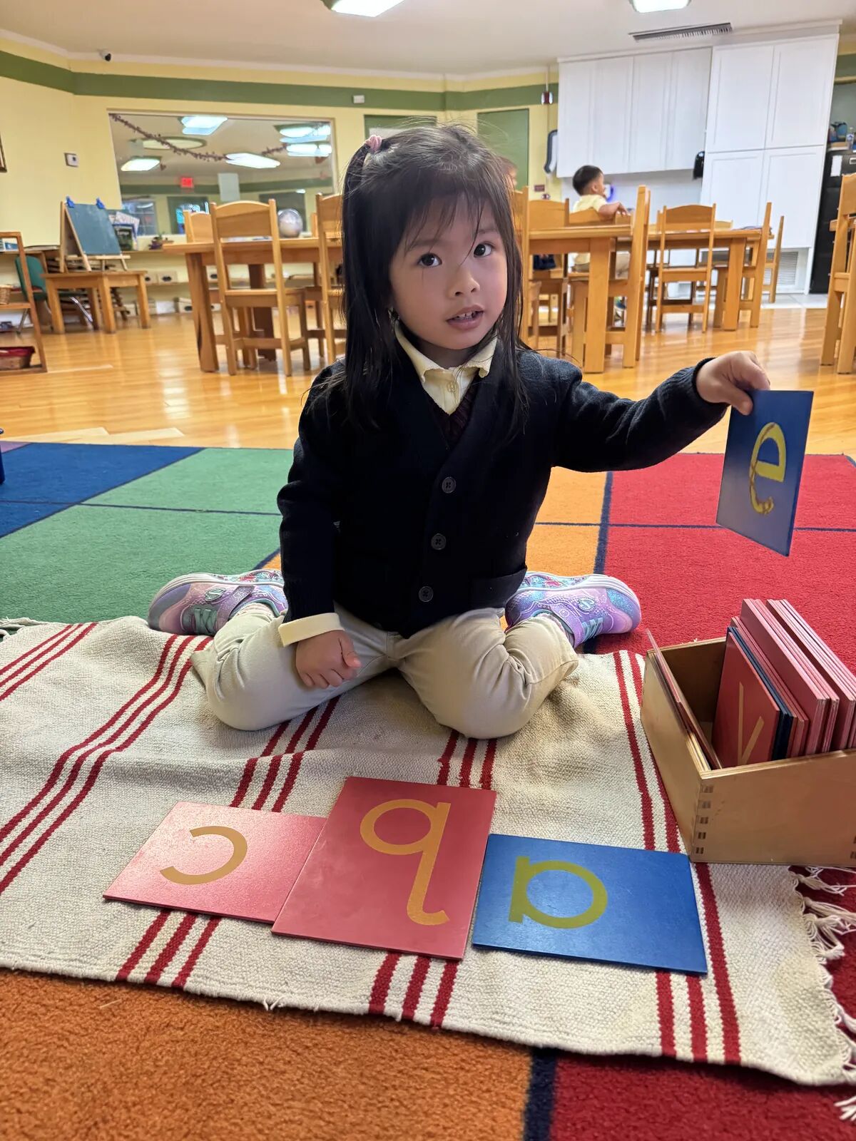 Tô theo chữ cái nhám – Slater Montessori Academy